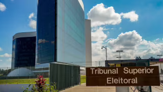 TSE determina suspensão de site que oferecia criptomoedas por propaganda a favor de Flávio Bolsonaro