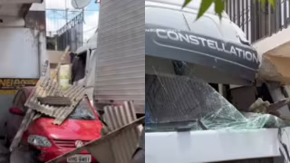 Caminhão desgovernado atinge viatura, carros e oficina em Mucambo, no Ceará