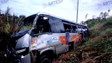 Capotamento de micro-ônibus com pacientes deixa três mortos em Itapetininga (SP)