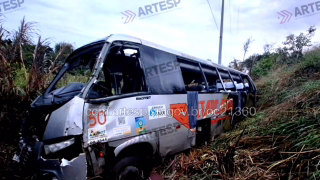 Capotamento de micro-ônibus com pacientes deixa três mortos em Itapetininga (SP)