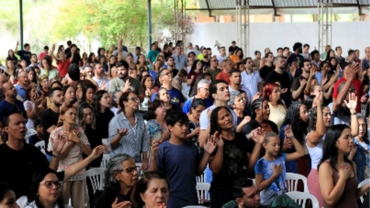 Padre exorcista participará de encontro para famílias no Vale do Aço