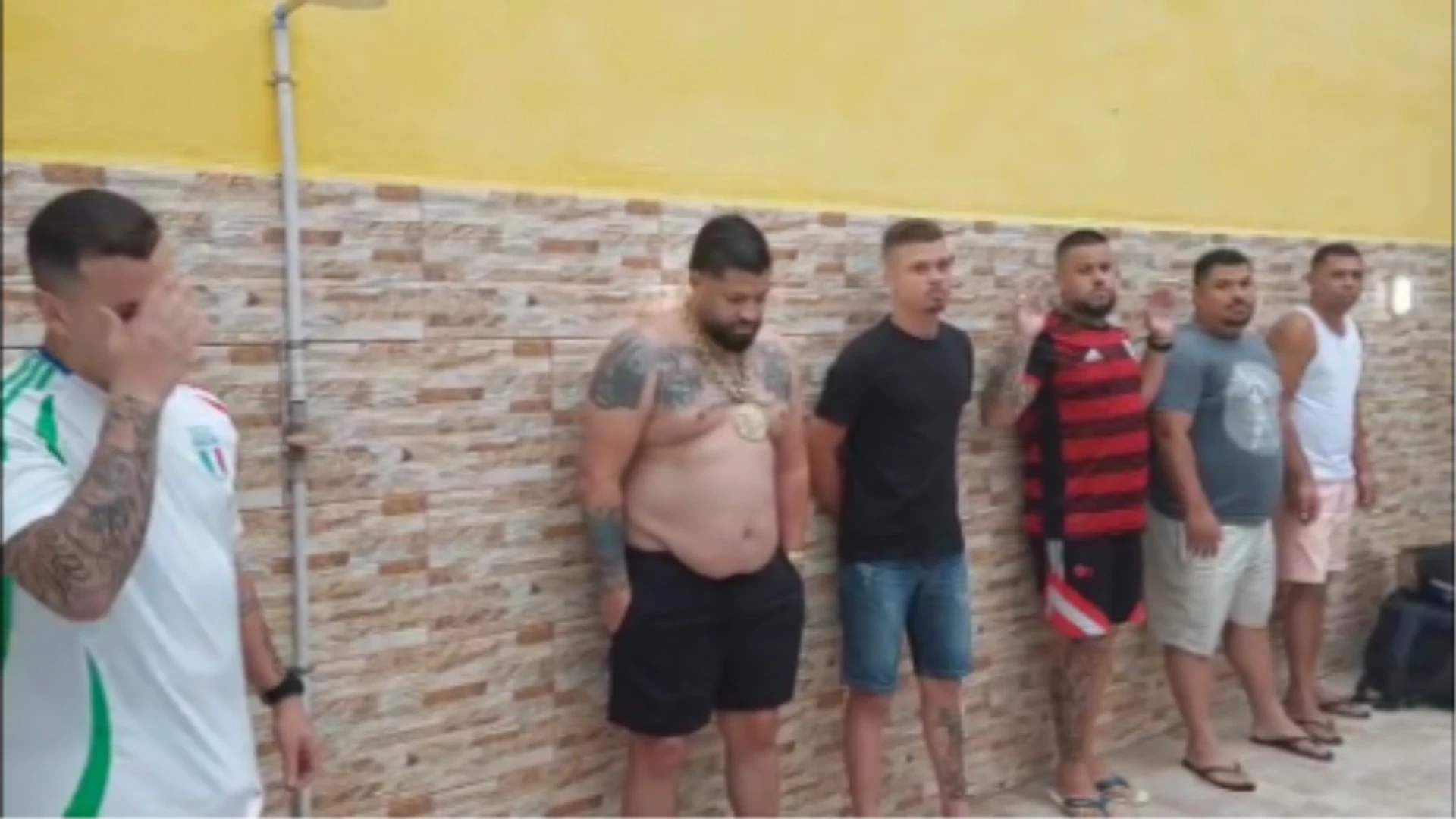 Polícia interrompe festa e prende milicianos no Rio