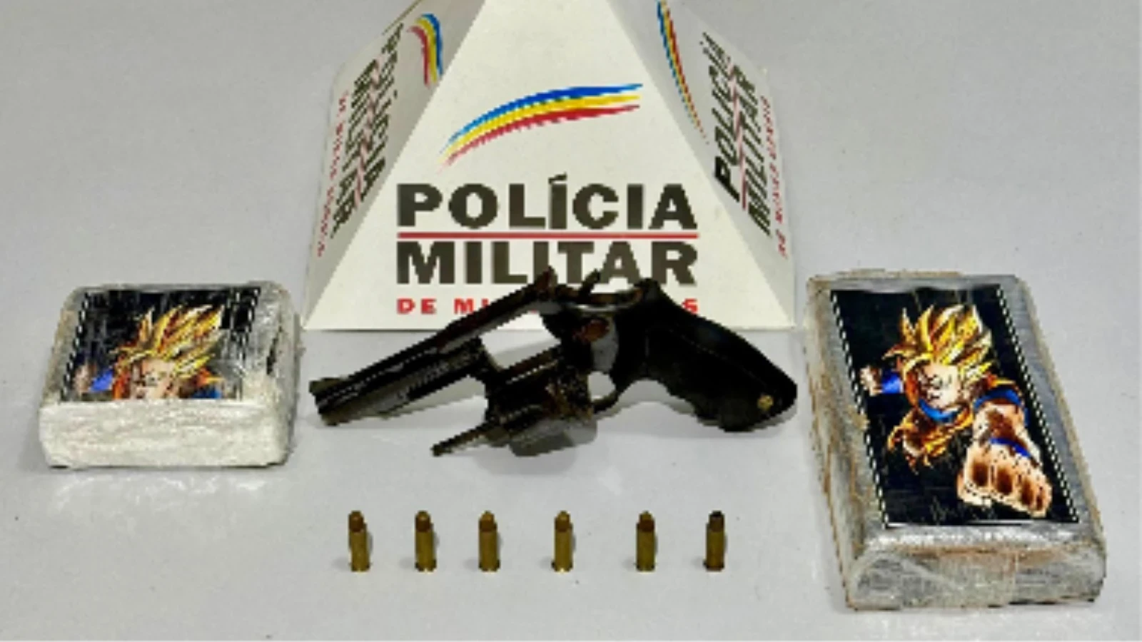 Adolescente é apreendido com drogas e arma em Ipatinga