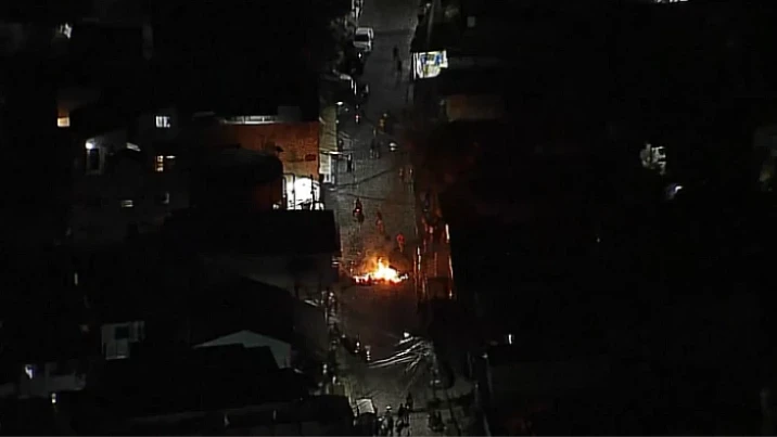 Tráfico bloqueia ruas em Jacarepaguá durante operação policial