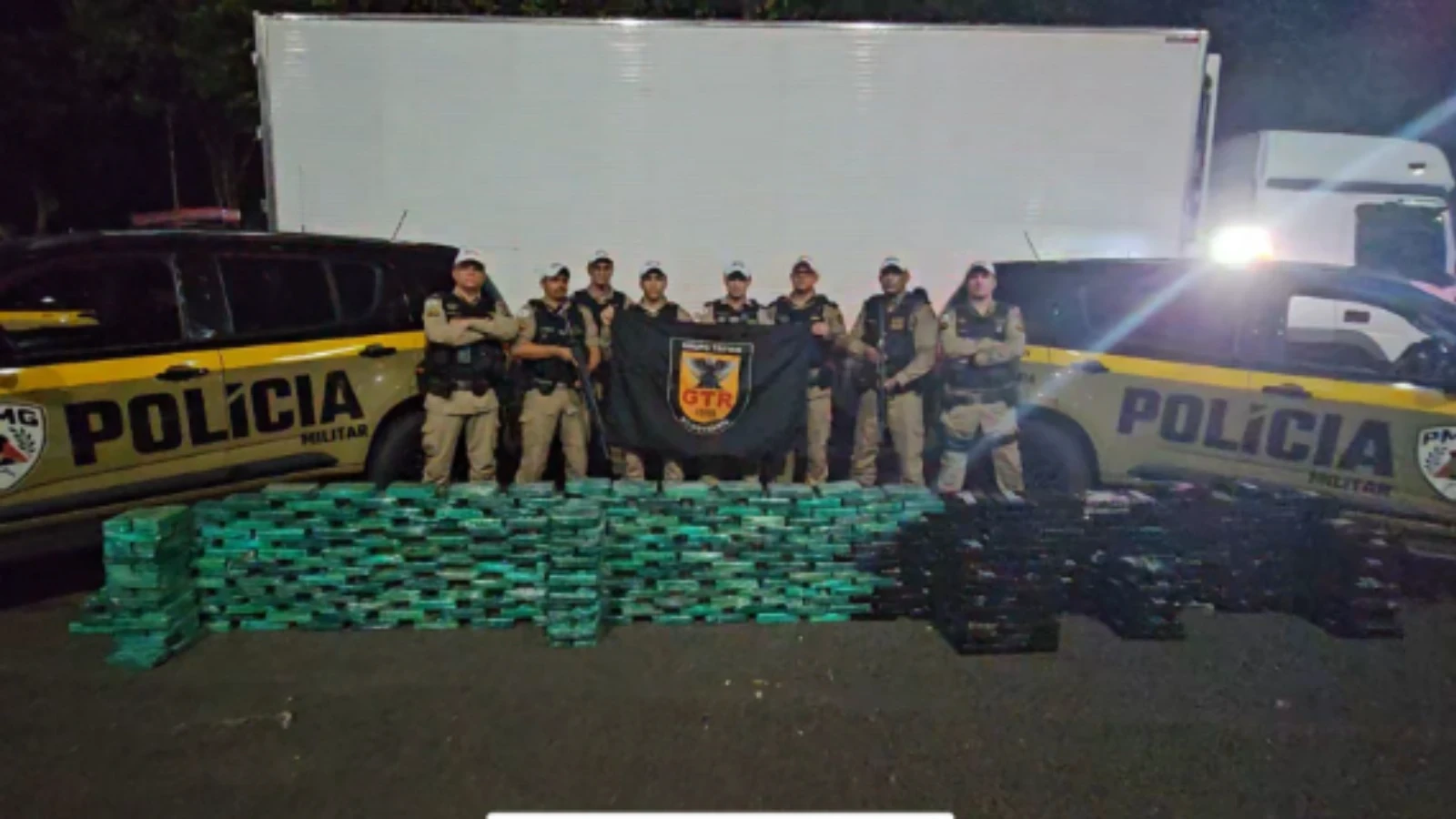 PMRv apreende 521 kg de cocaína escondidos em caminhão de carne na MGC-497