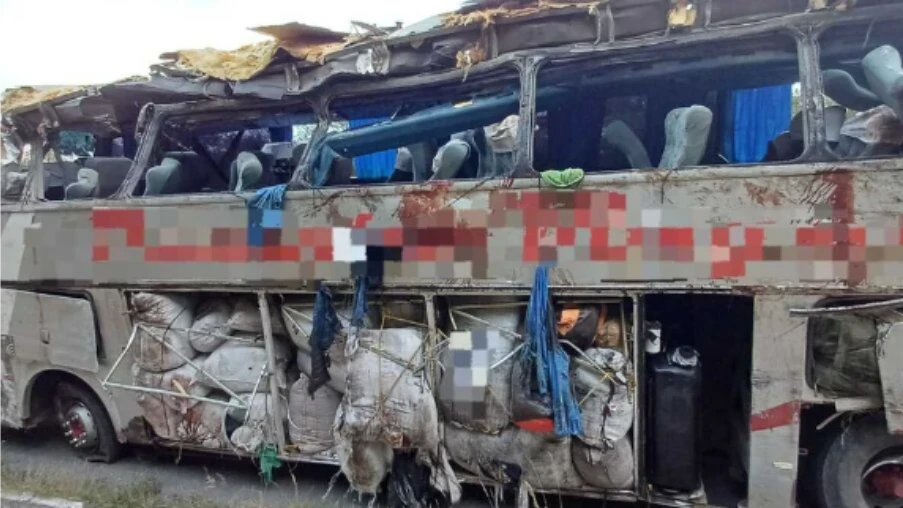 Acidente de ônibus deixa 15 mortos na BR-423, em Pernambuco