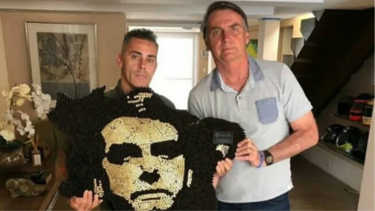 PM adquire obra de artista que fez escultura de Bolsonaro com cartuchos