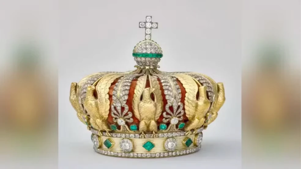 Roubo no Louvre: ladrões furtam joias da monarquia francesa