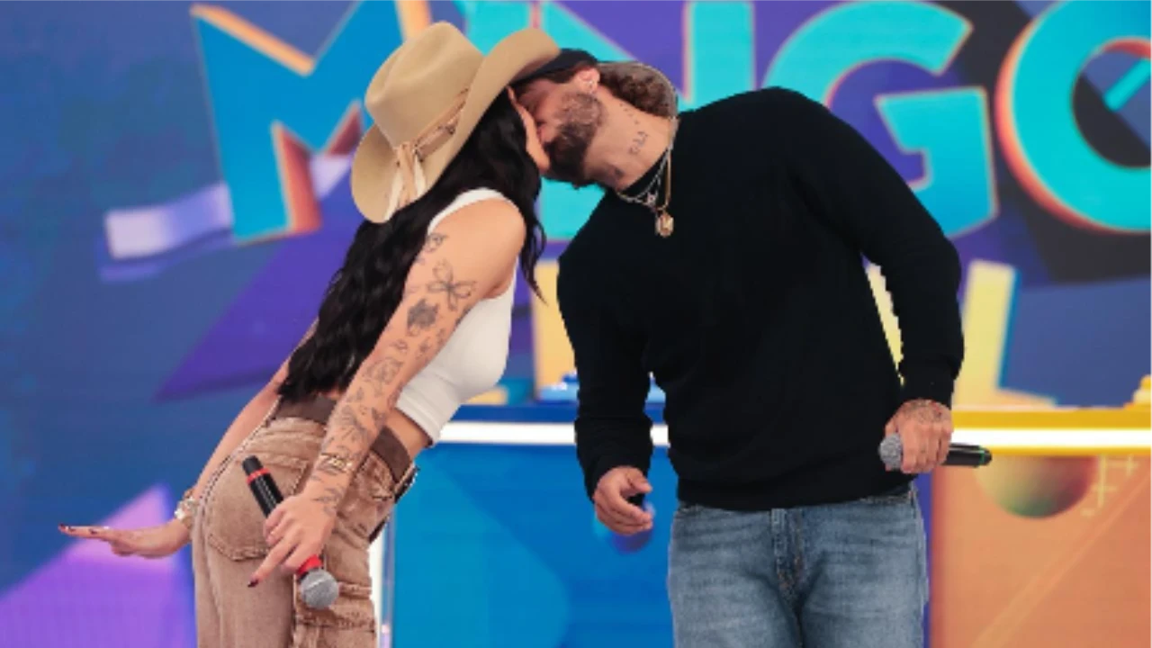 Zé Felipe e Ana Castela assumem namoro ao vivo no Domingo Legal