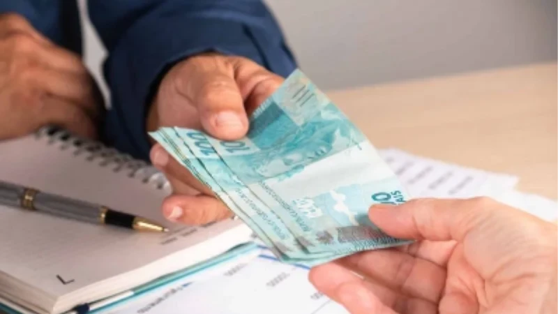 Salário mínimo de 2025 é fixado em R$ 1.518, mas valor segue distante do ideal