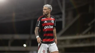 Arrascaeta e família sofrem tentativa de assalto após jogo do Flamengo