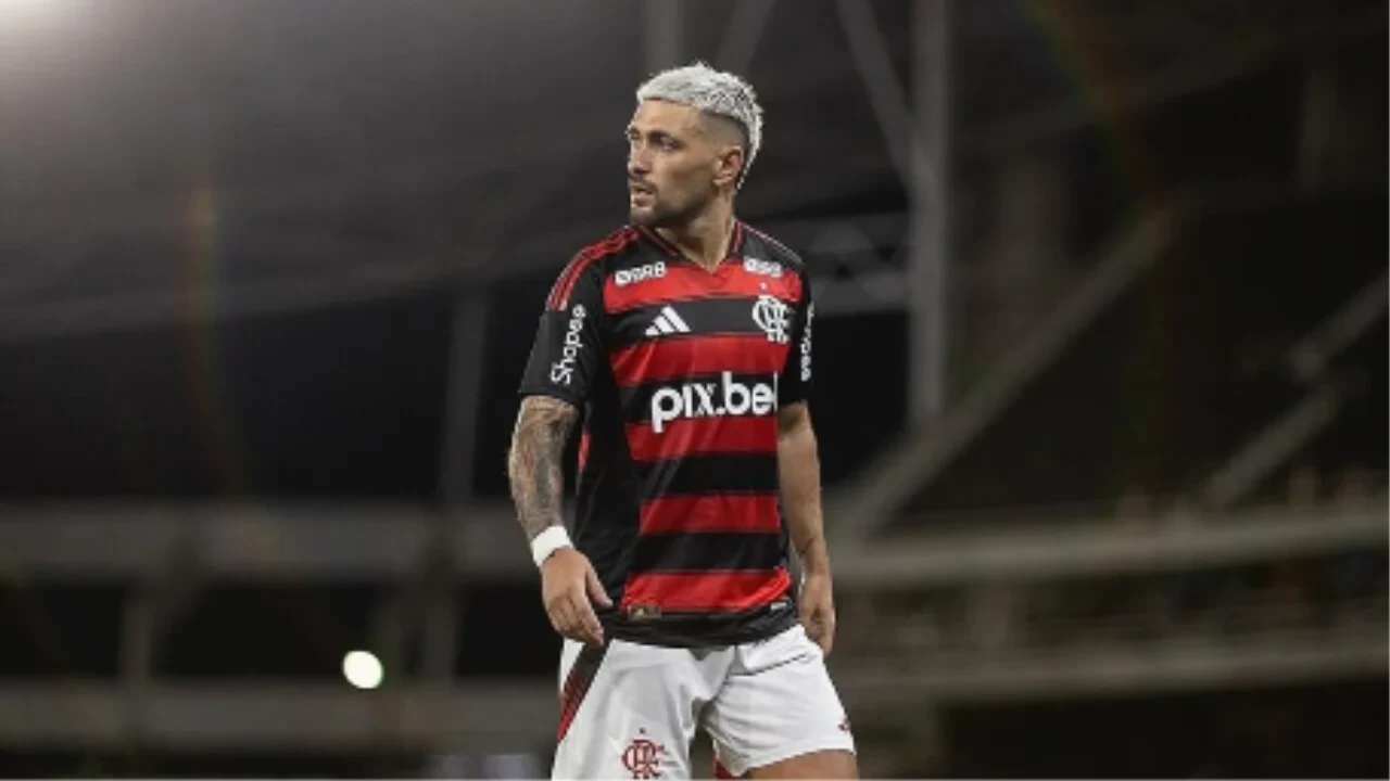 Arrascaeta e família sofrem tentativa de assalto após jogo do Flamengo