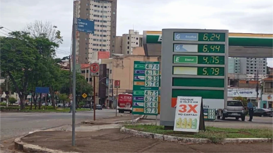 Petrobras reduz preço da gasolina em R$ 0,14 por litro para distribuidoras