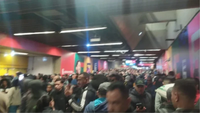 Pane na Linha 4-Amarela afeta milhares e trava estações do Metrô de São Paulo