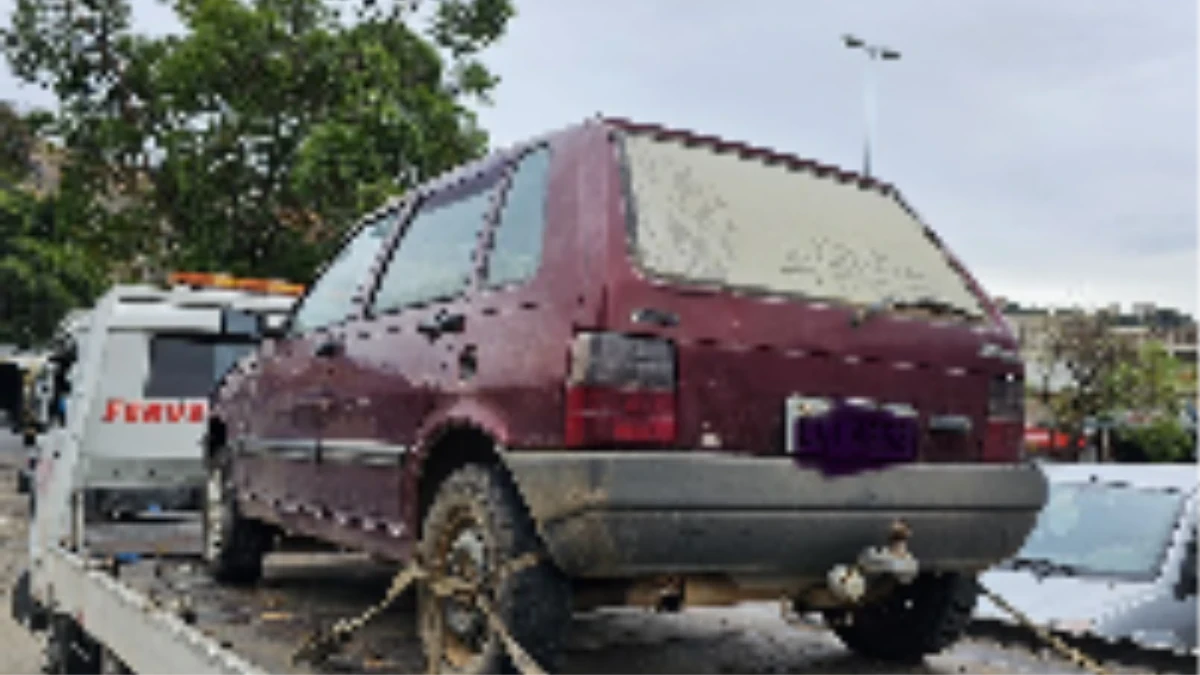 Polícia Militar recupera carro furtado após perseguição em Caratinga