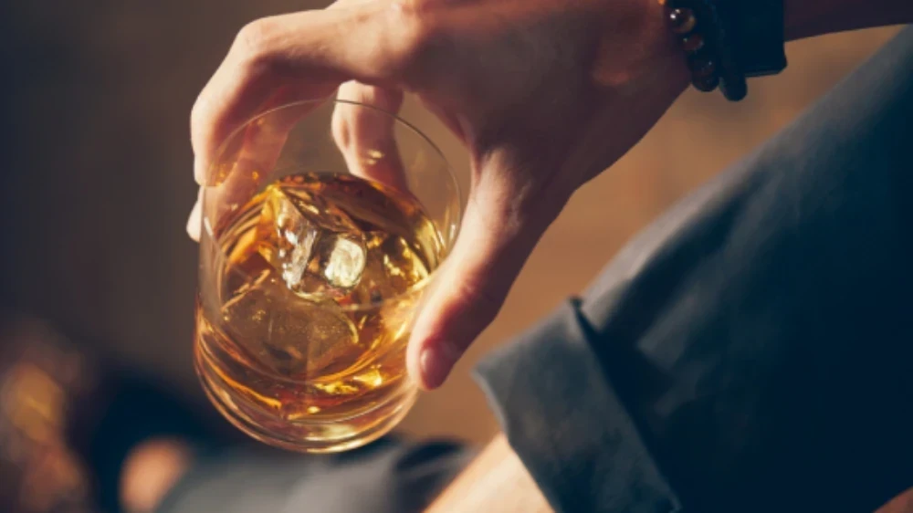 Cientistas da UEPB criam canudo que detecta metanol em bebidas alcoólicas