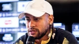 Neymar cobra profissionalização da arbitragem após derrota do Santos