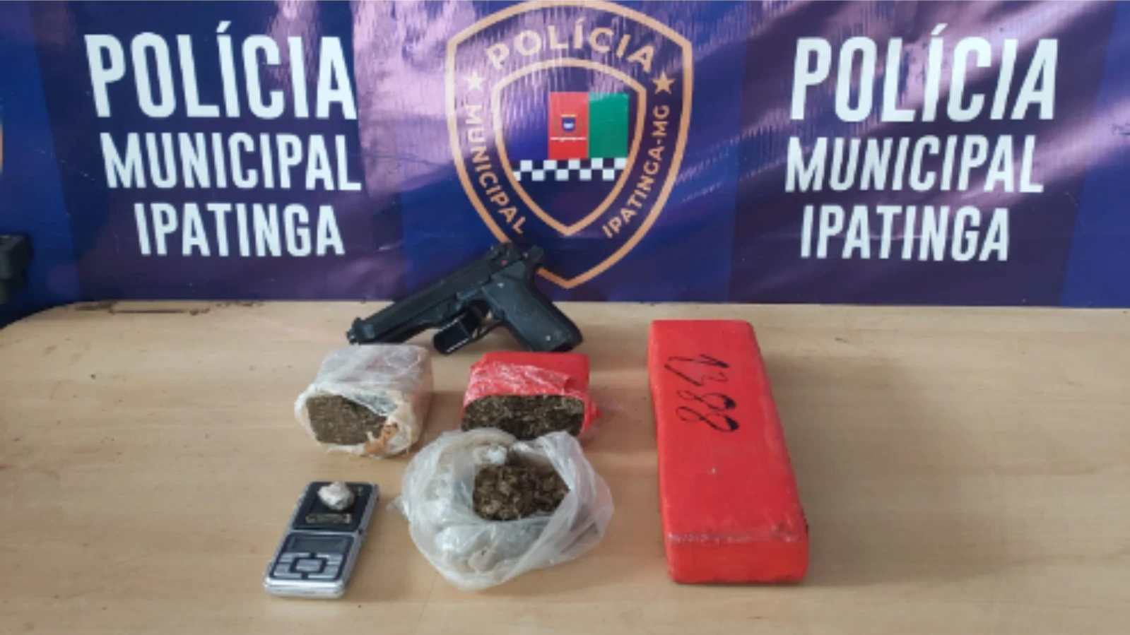 Polícia Municipal apreende drogas e réplica de arma em Ipatinga