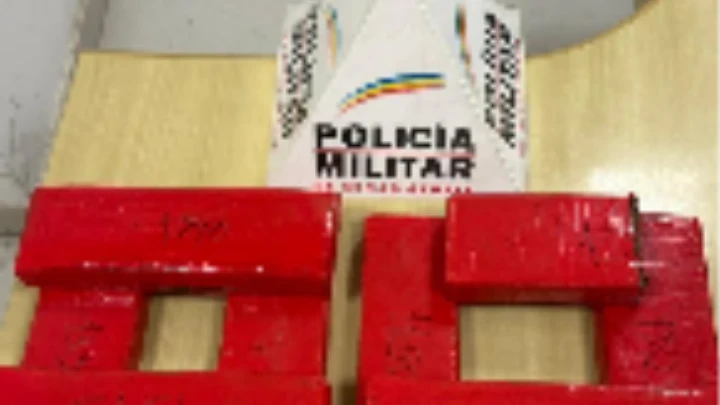 Homem é preso com oito barras de maconha durante patrulhamento em Ipatinga