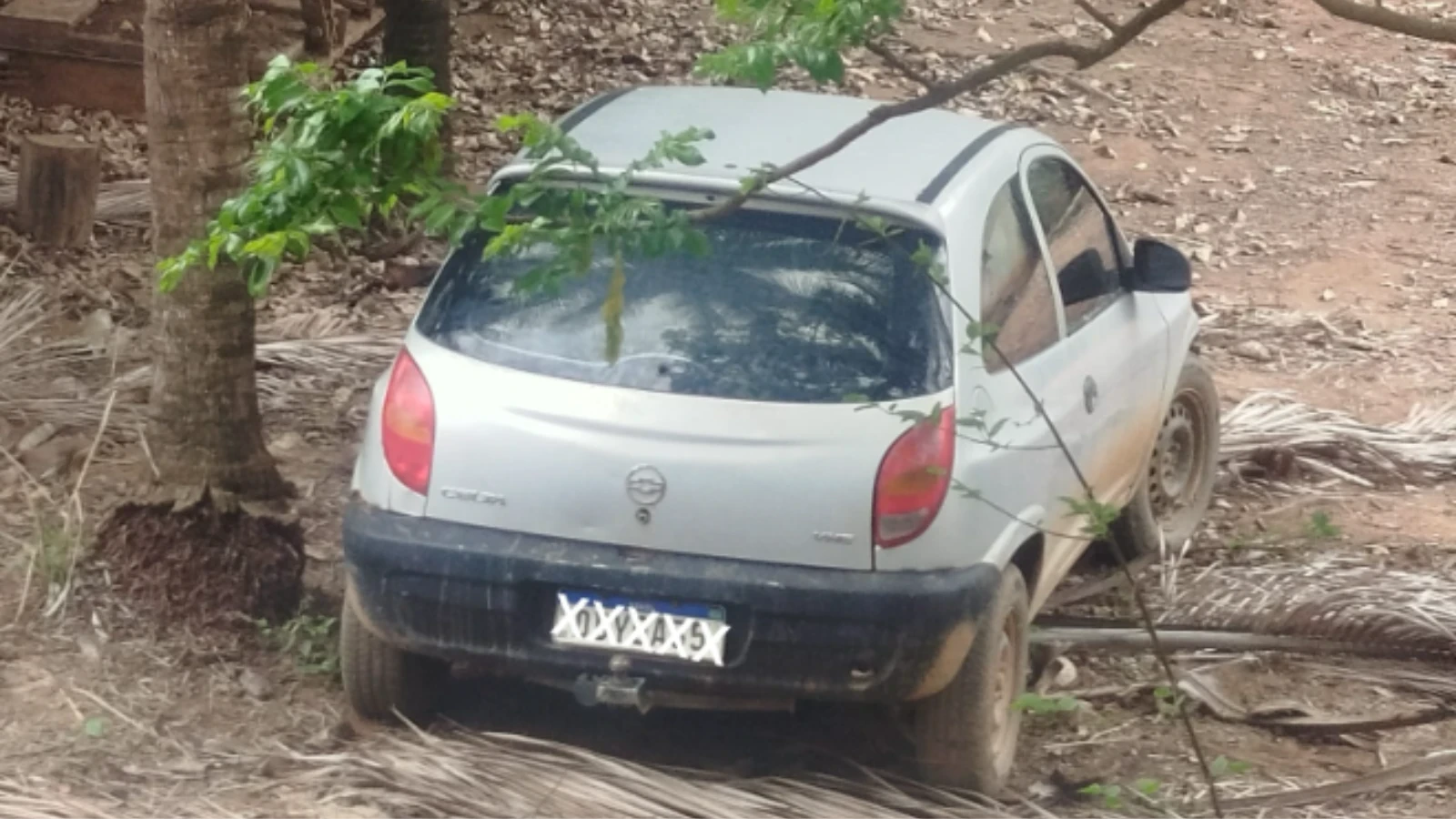 Polícia Militar apreende carro clonado na zona rural de Vargem Alegre