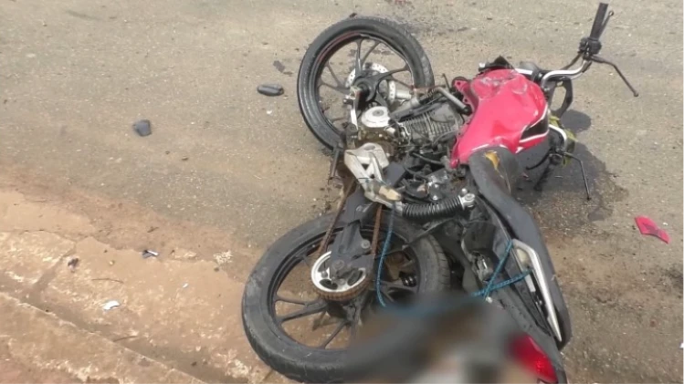 Irmãos morrem em colisão entre moto e carreta na BR-116, em Dom Cavati