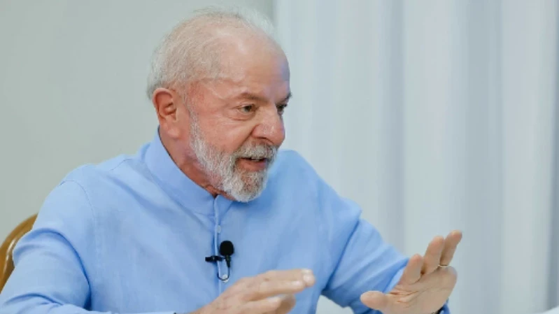Vereador de SP aciona Justiça Eleitoral contra Lula e escola de samba por suposta propaganda antecipada