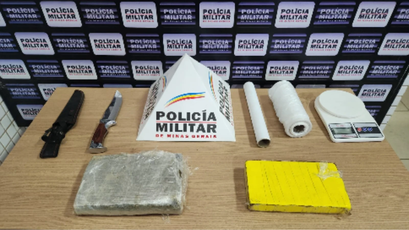 Homem é preso com drogas escondidas em caixa de som em Caratinga