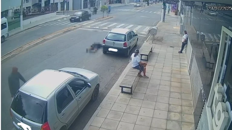 Homem sofre mal súbito e cai em via pública em Coronel Fabriciano