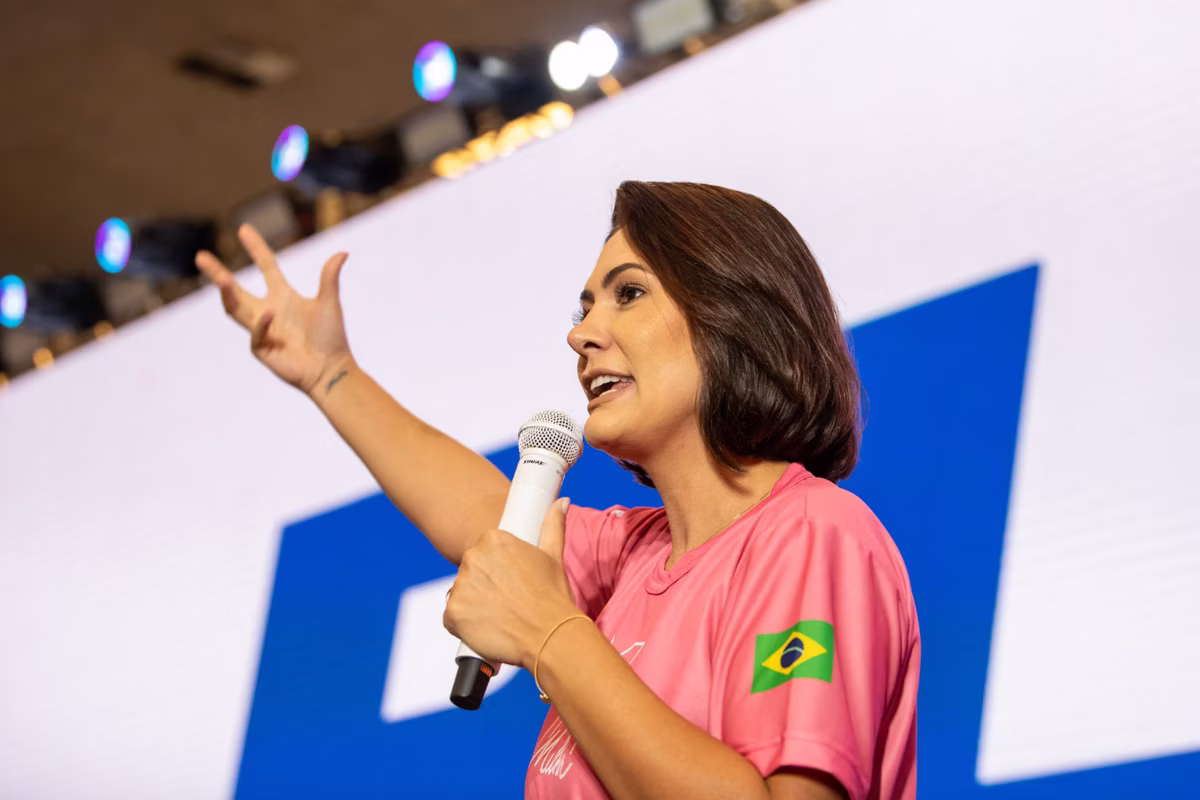 Michelle Bolsonaro afirma que Lula está em busca do apoio dos cristãos 'devido ao desespero que se instalou'