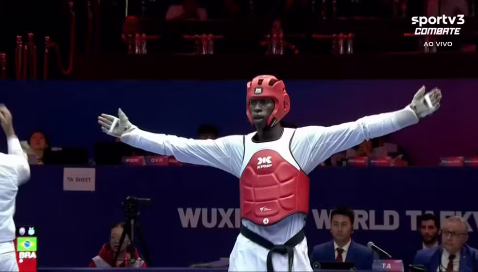 Henrique Marques conquista o título mundial de taekwondo na categoria até 80kg