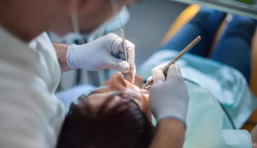 Mãe se revolta ao descobrir a razão pela qual seus filhos foram excluídos do dentista