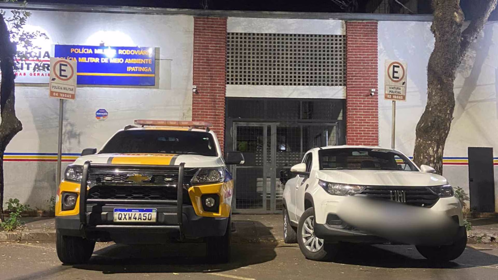 O condutor contou aos agentes que havia feito a compra do carro em troca de outro veículo e que ainda estava esperando a solução de algumas pendências para efetuar a transferência.