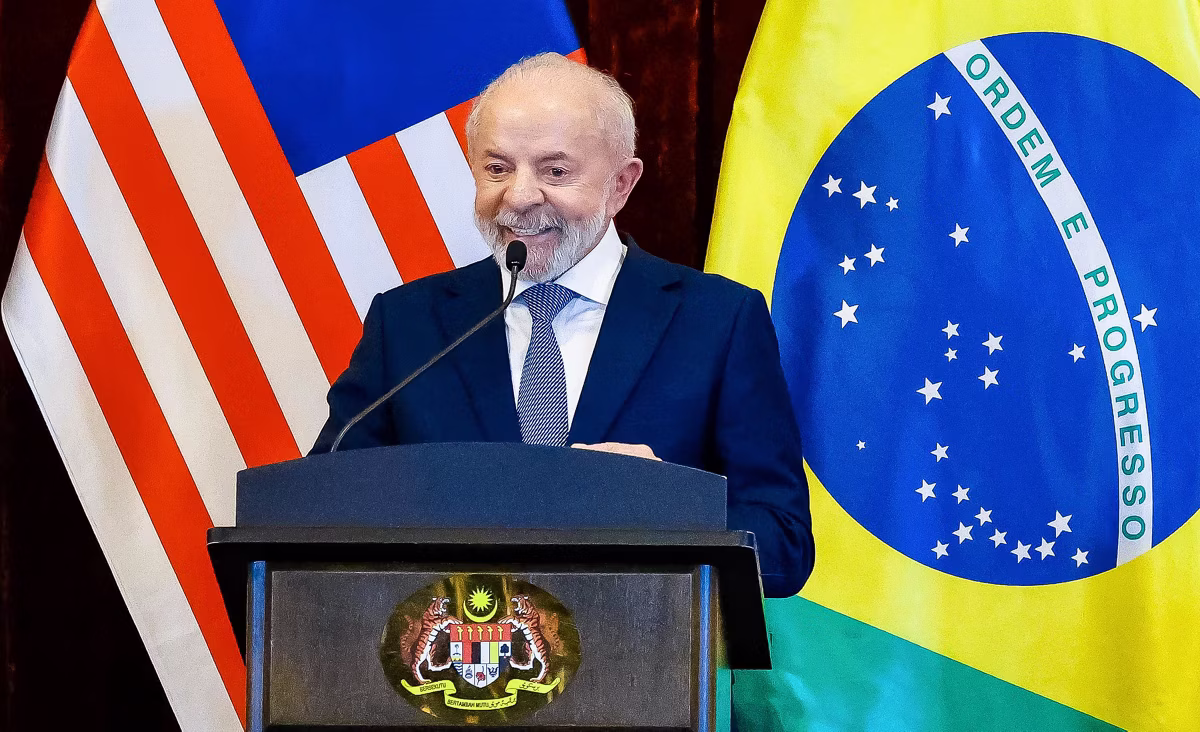 Lula volta ao Brasil nesta terça-feira para confirmar a nomeação ao STF