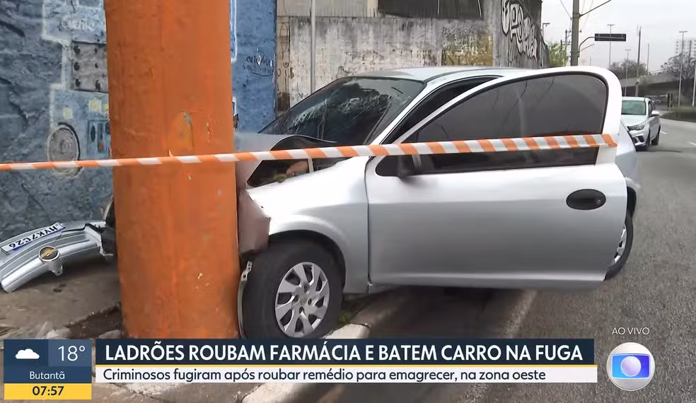Criminosos colidem com poste após uma perseguição policial de 10 km em Osasco