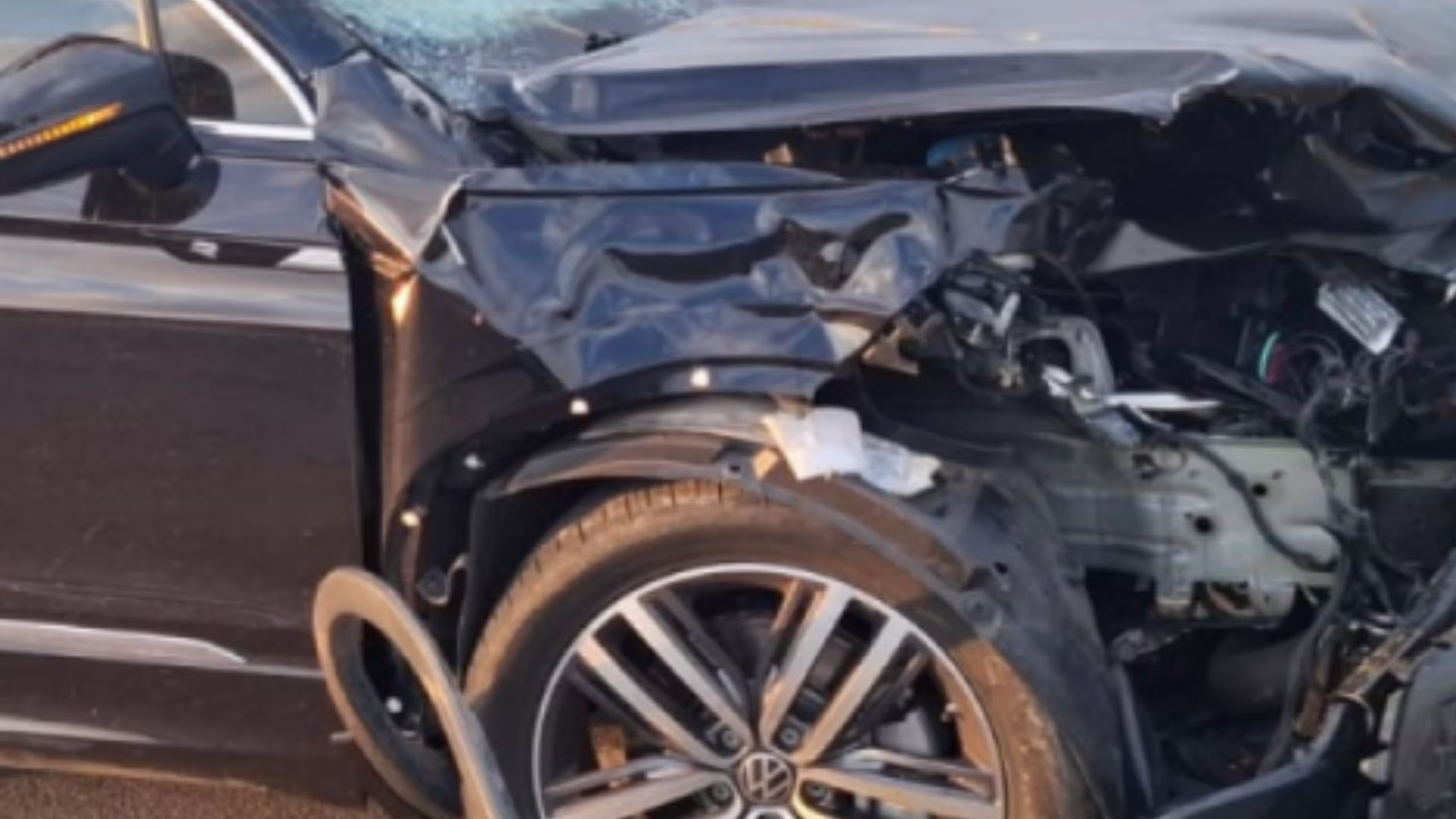 A equipe de perícia da Polícia Civil compareceu ao local para realizar os exames técnicos e investigar as causas do acidente