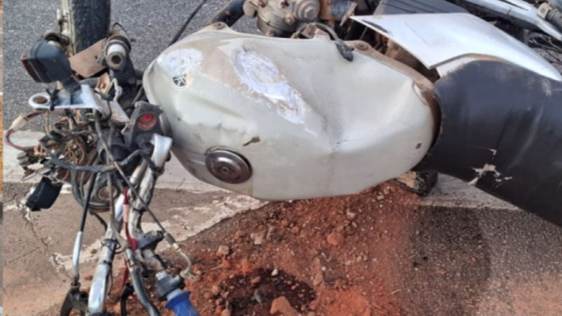 A equipe de perícia da Polícia Civil compareceu ao local para realizar as análises técnicas e investigar as causas do acidente