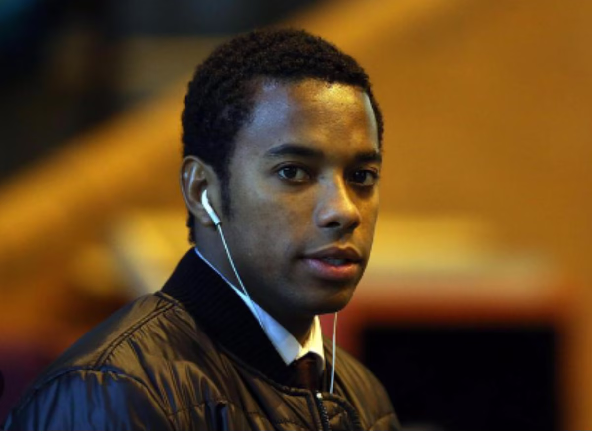Robinho, ex-atleta, foi sentenciado a nove anos de encarceramento por violência sexual