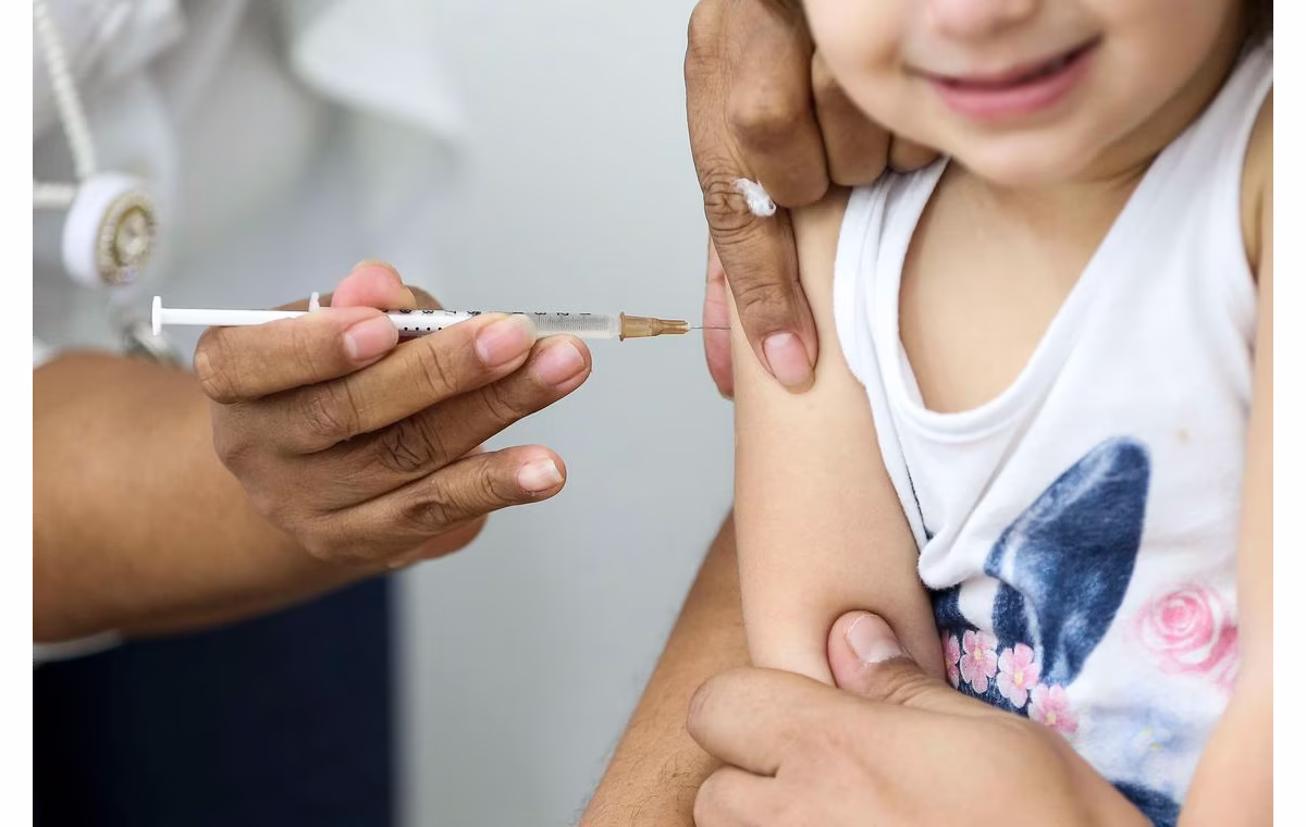 Vacinas estão acessíveis para jovens de 10 a 14 anos