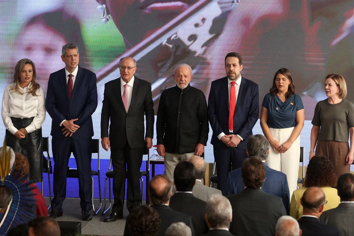 Guilherme Boulos assumiu o cargo de ministro nesta quarta-feira (29/10), durante uma cerimônia no Palácio do Planalto