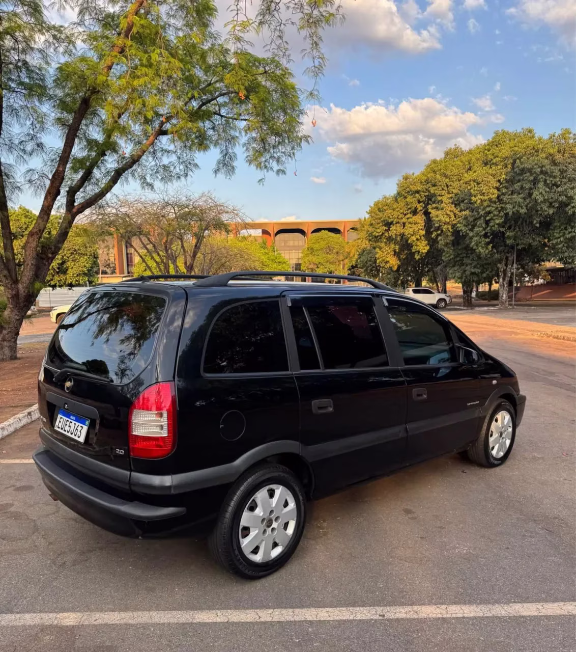 Foto ilustrativa de um veículo Zafira.