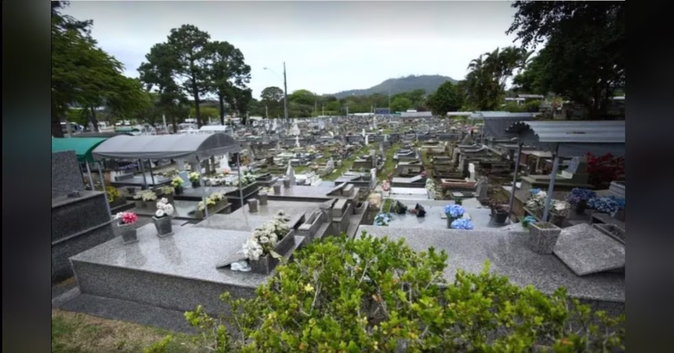 Foto retrata o cemitério de Florianópolis, que oferece a opção de sepultar animais de estimação