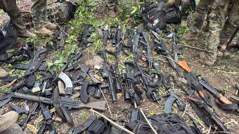 Arsenal confiscado na selva