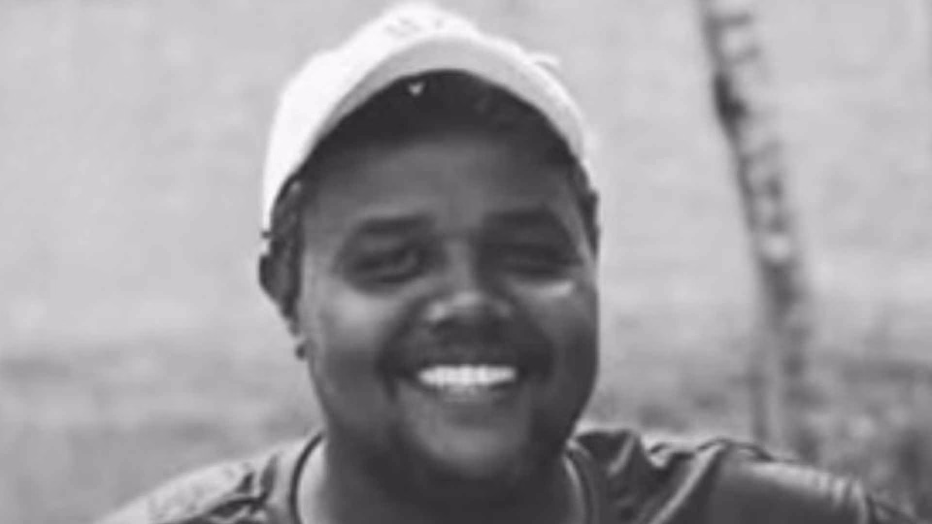 Silas estava no assento da frente e ficou preso nas ferragens, não conseguindo sobreviver aos ferimentos e falecendo no local