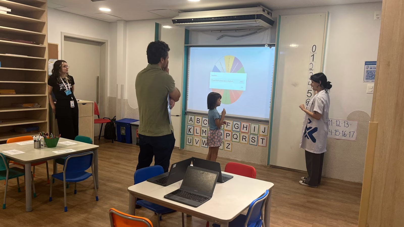 Os futuros estudantes visitaram as instalações da escola