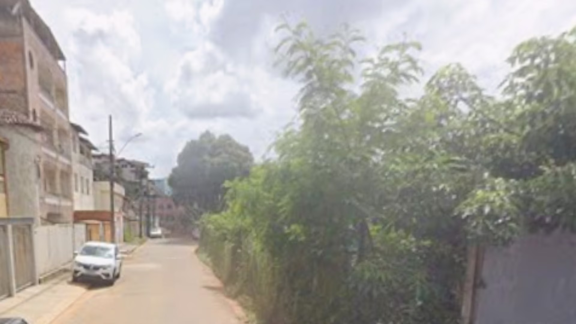 A mulher abordada informou aos policiais que estava sendo pressionada a armazenar o material para outras pessoas, mas optou por não revelar nomes devido ao receio