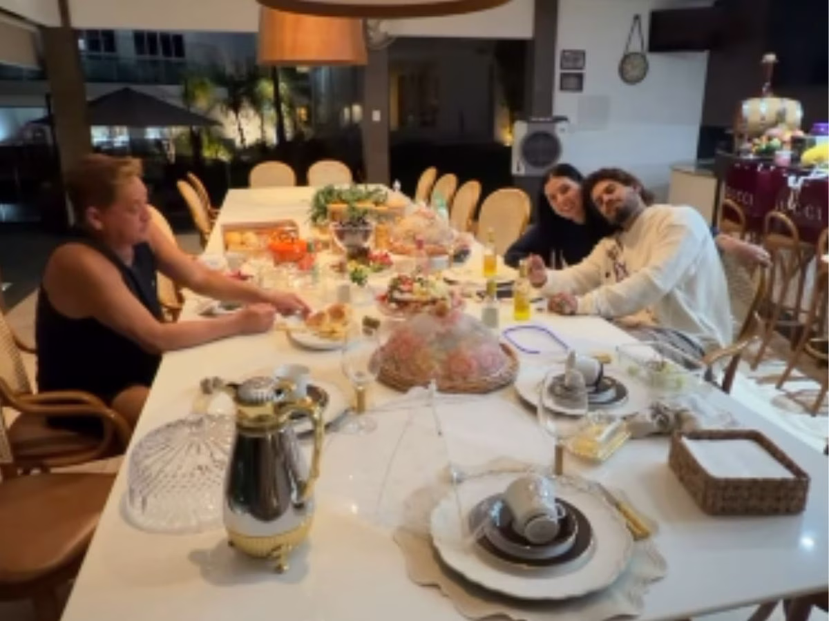 Jantar em família! Zé Felipe e Ana Castela são flagrados ao lado de Poliana Rocha e Leonardo