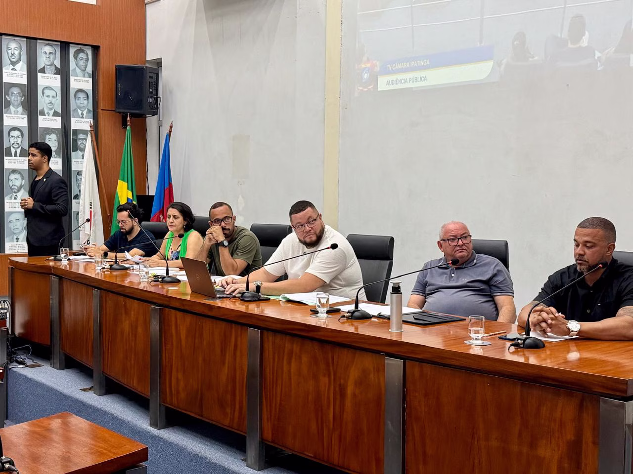 Encontro foi conduzido pelo vereador Chiquinho e reuniu moradores, vereadores e representantes da Prefeitura.