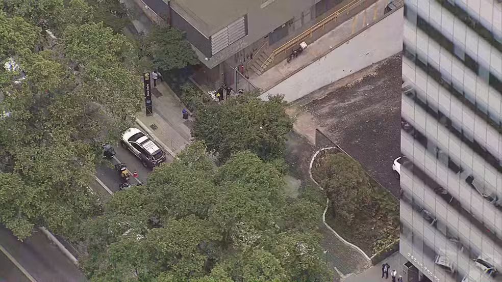 Policial é atacado com faca ao tentar conter assalto e responde matando o suspeito em frente à Estação Oscar Freire