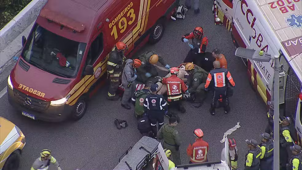 As equipes prestaram atendimento inicial no local do acidente