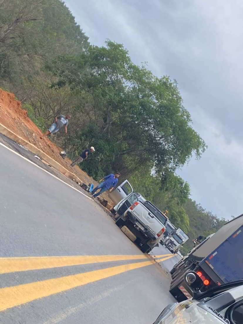 Trecho possui faixa contínua